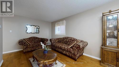 1208 Sherwood Mills Boulevard, Mississauga, ON - Indoor Photo Showing Living Room