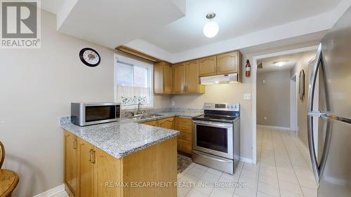 1208 Sherwood Mills Boulevard, Mississauga, ON - Indoor Photo Showing Kitchen