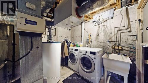 1208 Sherwood Mills Boulevard, Mississauga, ON - Indoor Photo Showing Laundry Room