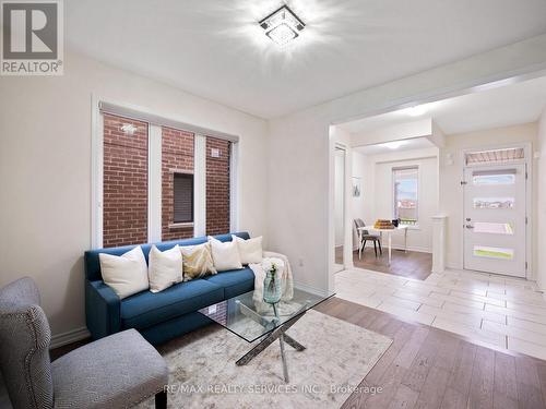 72 Circus Crescent, Brampton, ON - Indoor Photo Showing Living Room