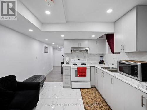 72 Circus Crescent, Brampton, ON - Indoor Photo Showing Kitchen With Double Sink