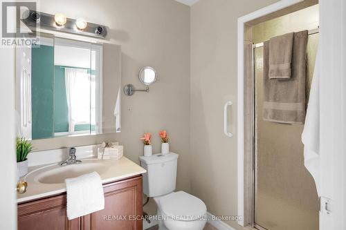 807 - 3000 Creekside Drive, Hamilton, ON - Indoor Photo Showing Bathroom