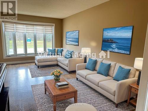 139 Elgin Drive, Brampton, ON - Indoor Photo Showing Living Room