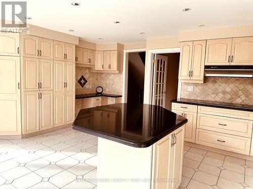 139 Elgin Drive, Brampton, ON - Indoor Photo Showing Kitchen