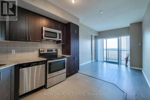 605 - 560 North Service Road, Grimsby, ON - Indoor Photo Showing Kitchen With Stainless Steel Kitchen With Upgraded Kitchen