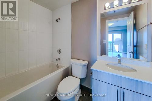 605 - 560 North Service Road, Grimsby, ON - Indoor Photo Showing Bathroom