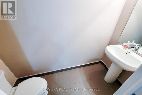 605 - 560 North Service Road, Grimsby, ON - Indoor Photo Showing Bathroom