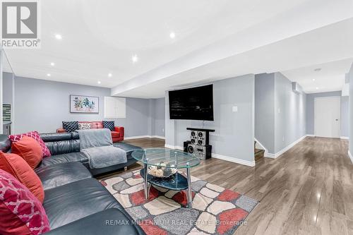 71 Cook Street, Hamilton, ON - Indoor Photo Showing Living Room