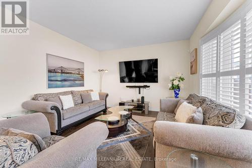 71 Cook Street, Hamilton, ON - Indoor Photo Showing Living Room