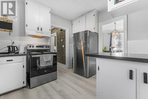 437 Niagara Street, Welland, ON - Indoor Photo Showing Kitchen With Stainless Steel Kitchen