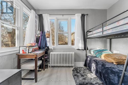 437 Niagara Street, Welland, ON - Indoor Photo Showing Bedroom