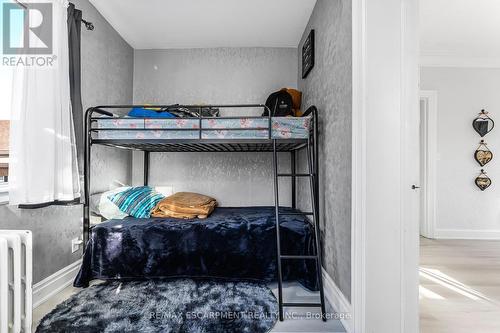 437 Niagara Street, Welland, ON - Indoor Photo Showing Bedroom