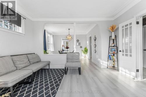 437 Niagara Street, Welland, ON - Indoor Photo Showing Living Room