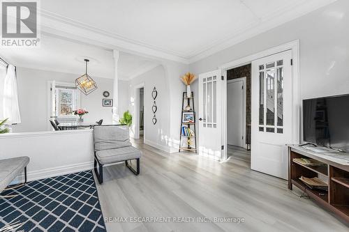 437 Niagara Street, Welland, ON - Indoor Photo Showing Living Room