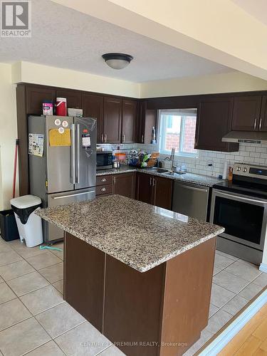 640 Activa Avenue, Kitchener, ON - Indoor Photo Showing Kitchen