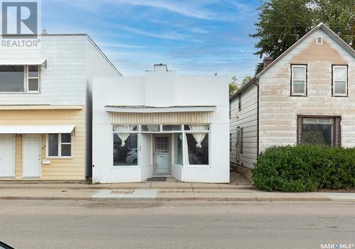 306 Fairford Street W, Moose Jaw, SK - Outdoor With Facade