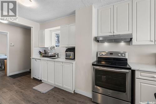 1414 G Avenue N, Saskatoon, SK - Indoor Photo Showing Kitchen