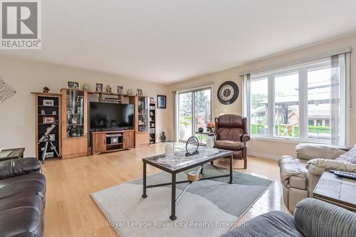 60 Stanley Crescent, Centre Wellington (Elora/Salem), ON - Indoor Photo Showing Living Room