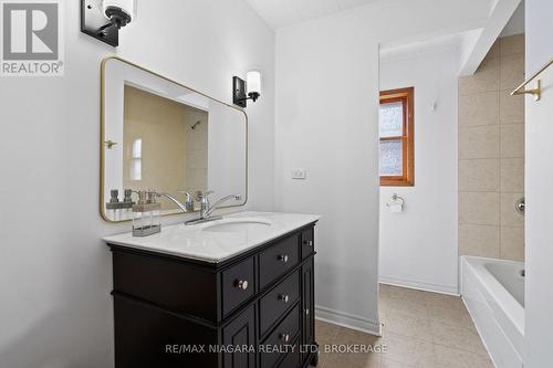 54 Elizabeth Street, Port Colborne (875 - Killaly East), ON - Indoor Photo Showing Bathroom