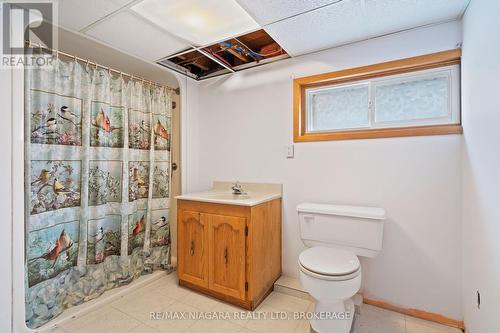 54 Elizabeth Street, Port Colborne (875 - Killaly East), ON - Indoor Photo Showing Bathroom