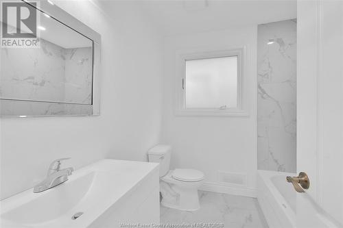 1510 Langlois, Windsor, ON - Indoor Photo Showing Bathroom