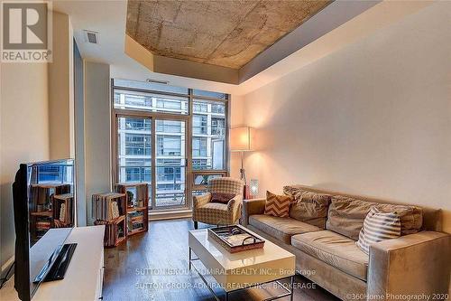 316 - 399 Adelaide Street W, Toronto, ON - Indoor Photo Showing Living Room