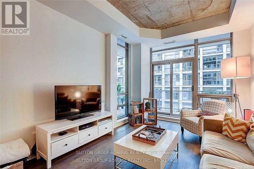 316 - 399 Adelaide Street W, Toronto, ON - Indoor Photo Showing Living Room