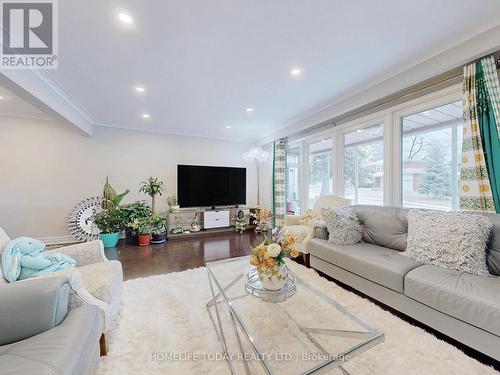 41 Unicorn Avenue, Toronto, ON - Indoor Photo Showing Living Room