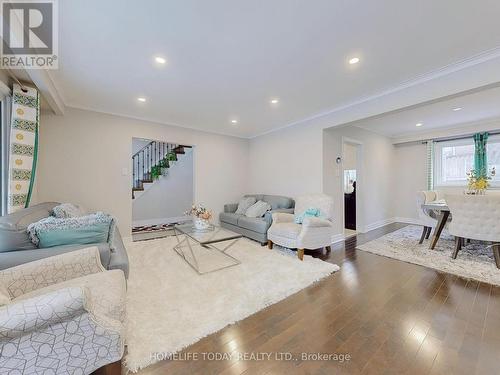 41 Unicorn Avenue, Toronto, ON - Indoor Photo Showing Living Room