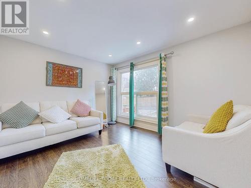 41 Unicorn Avenue, Toronto, ON - Indoor Photo Showing Living Room