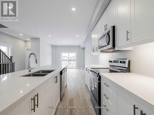 1479 Purchase Place, Innisfil, ON - Indoor Photo Showing Kitchen With Double Sink With Upgraded Kitchen