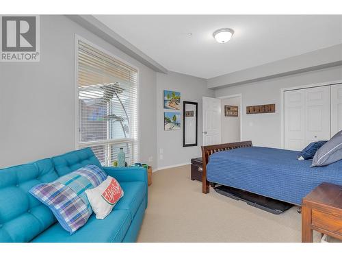 1088 Sunset Drive Unit# 431, Kelowna, BC - Indoor Photo Showing Bedroom