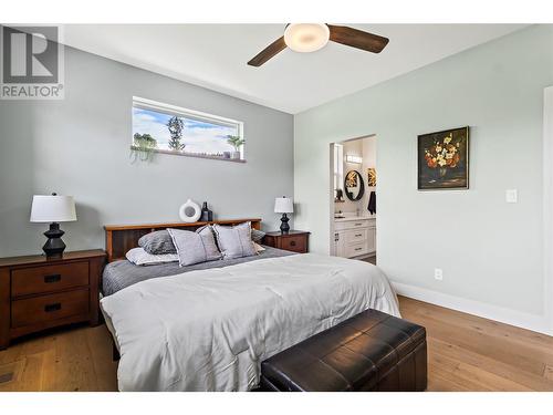 2884 Golf Course Drive, Blind Bay, BC - Indoor Photo Showing Bedroom