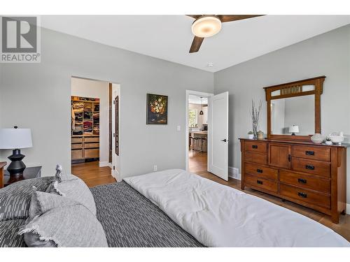 2884 Golf Course Drive, Blind Bay, BC - Indoor Photo Showing Bedroom