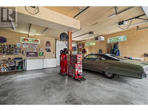 2884 Golf Course Drive, Blind Bay, BC - Indoor Photo Showing Garage