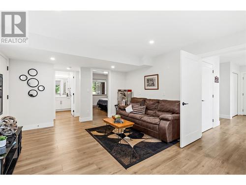 2884 Golf Course Drive, Blind Bay, BC - Indoor Photo Showing Living Room