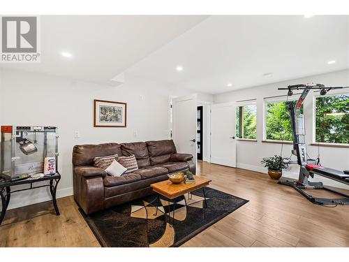 2884 Golf Course Drive, Blind Bay, BC - Indoor Photo Showing Living Room