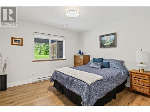 2884 Golf Course Drive, Blind Bay, BC - Indoor Photo Showing Bedroom