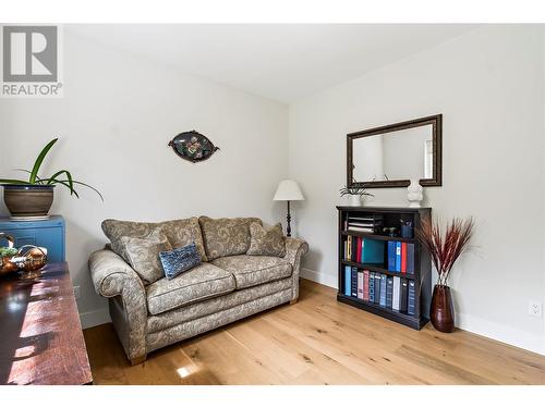 2884 Golf Course Drive, Blind Bay, BC - Indoor Photo Showing Living Room