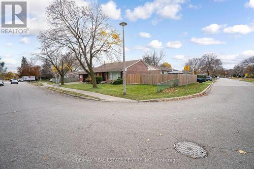 86 Windermere Court, Brampton, ON - Outdoor