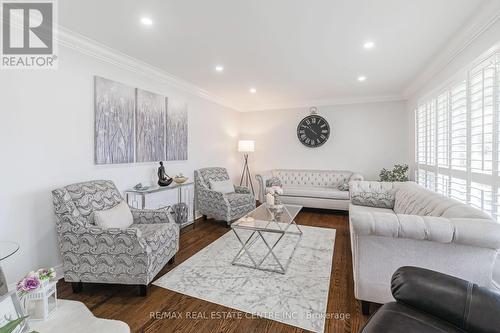 86 Windermere Court, Brampton, ON - Indoor Photo Showing Living Room