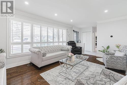 86 Windermere Court, Brampton, ON - Indoor Photo Showing Living Room