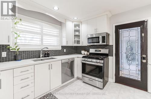 86 Windermere Court, Brampton, ON - Indoor Photo Showing Kitchen With Double Sink With Upgraded Kitchen