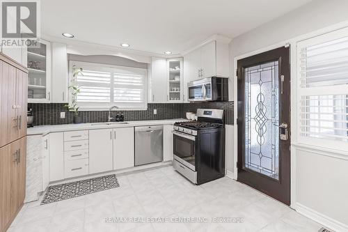 86 Windermere Court, Brampton, ON - Indoor Photo Showing Kitchen