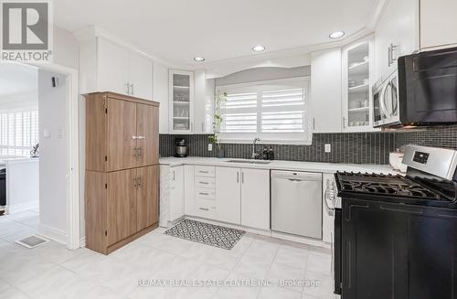 86 Windermere Court, Brampton, ON - Indoor Photo Showing Kitchen