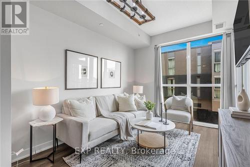 312 - 5220 Dundas Street, Burlington, ON - Indoor Photo Showing Living Room