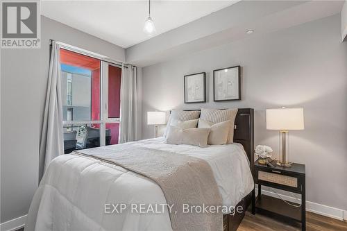 312 - 5220 Dundas Street, Burlington, ON - Indoor Photo Showing Bedroom