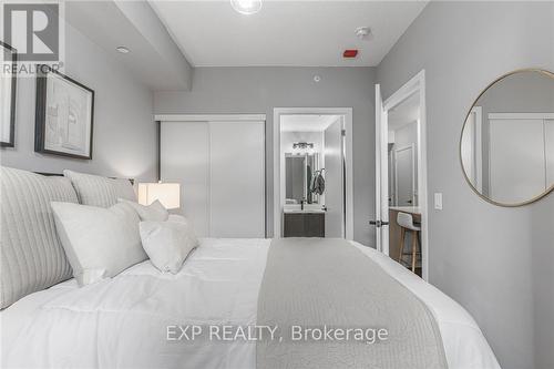 312 - 5220 Dundas Street, Burlington, ON - Indoor Photo Showing Bedroom