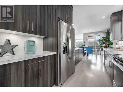 208 Belmonte Street, Kamloops, BC - Indoor Photo Showing Kitchen With Upgraded Kitchen