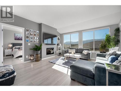 208 Belmonte Street, Kamloops, BC - Indoor Photo Showing Living Room With Fireplace